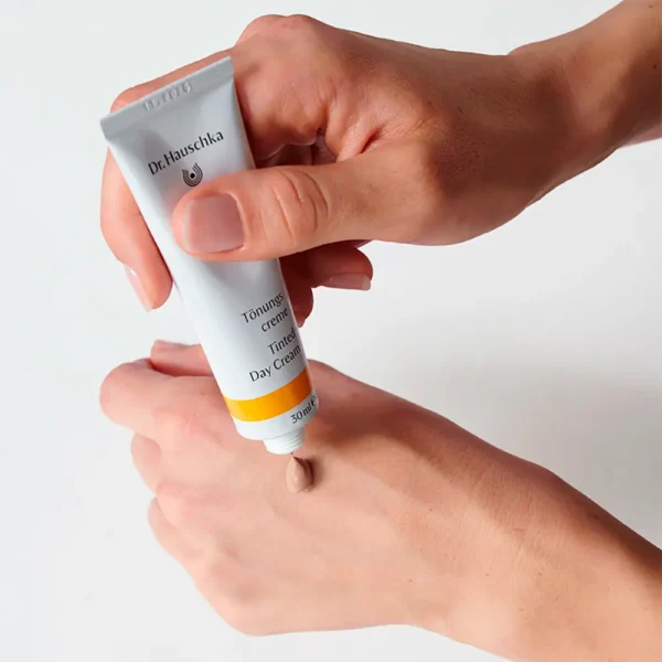 Dr. Hauschka Facial Tanning Day Cream 30ML - Image 3