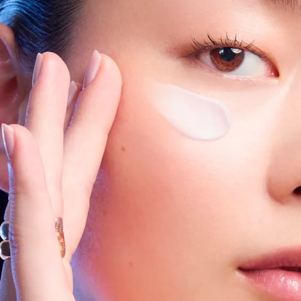 Rénergie Eye Cream 15ML - Hydrating Formula - Image 3