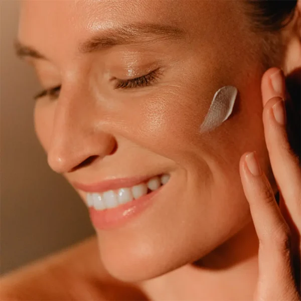 SISLEY Sunleya Anti-Age SPF50+ Sunscreen 50ml - Image 3