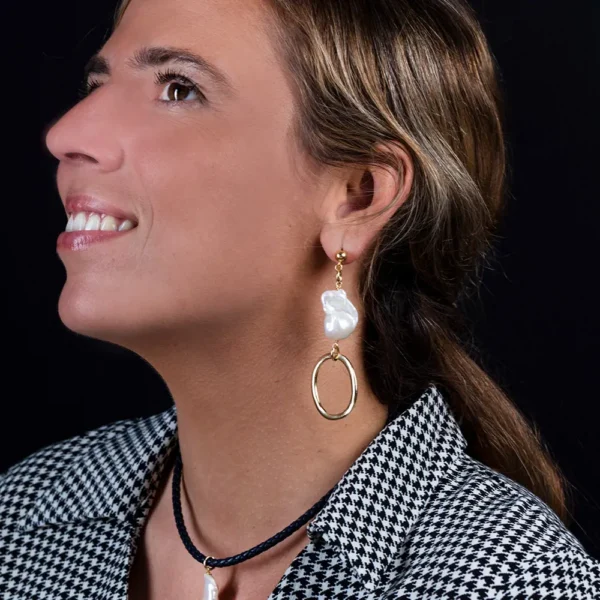 Shabama Balboa Long Earrings - Shiny Gold - Image 3