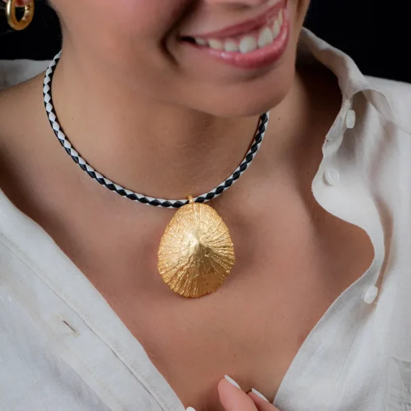 Shabama Black & White Necklace - Shiny Gold - Image 3