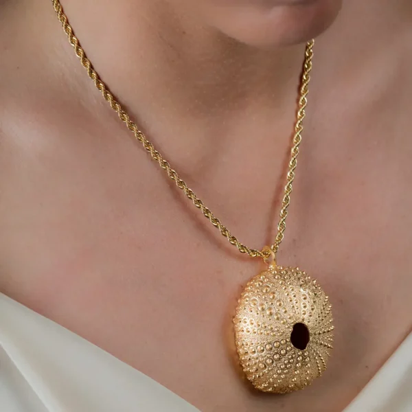 Shabama Shiny Gold Trenc Top Necklace - Image 3
